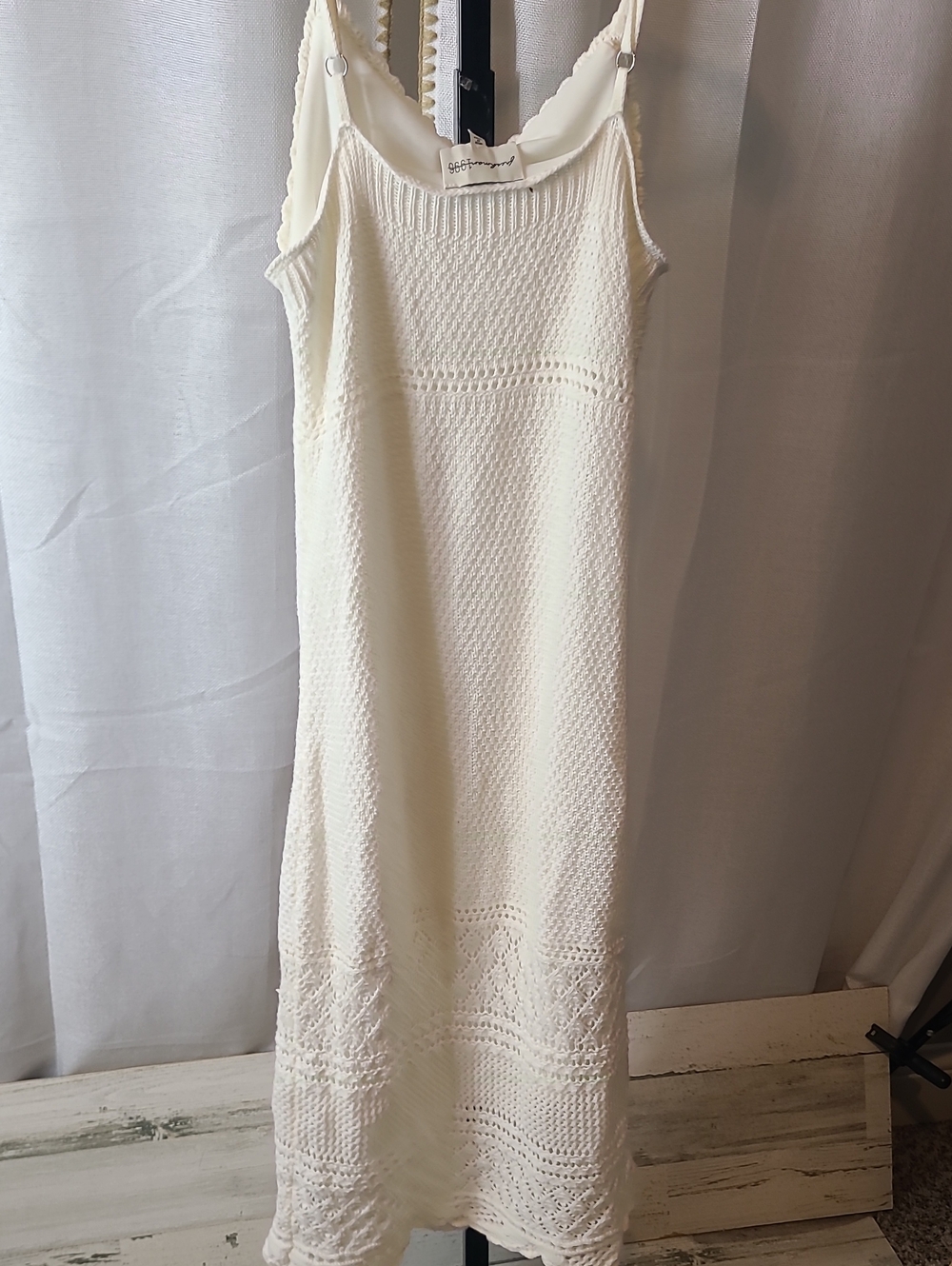 Freshman 1996 V-neck maxi dress features cream crochet detailing and adjustable - Picture 5 of 5